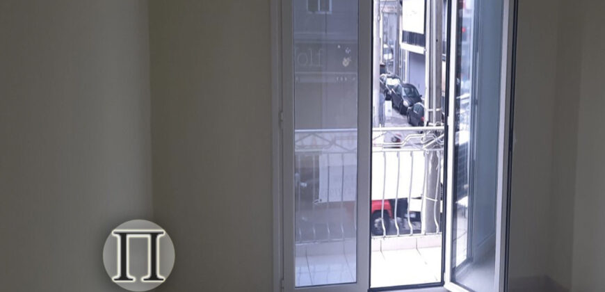 Γραφείο με πρόσοψη σε κεντρικό δρόμο στο Αιγάλεω